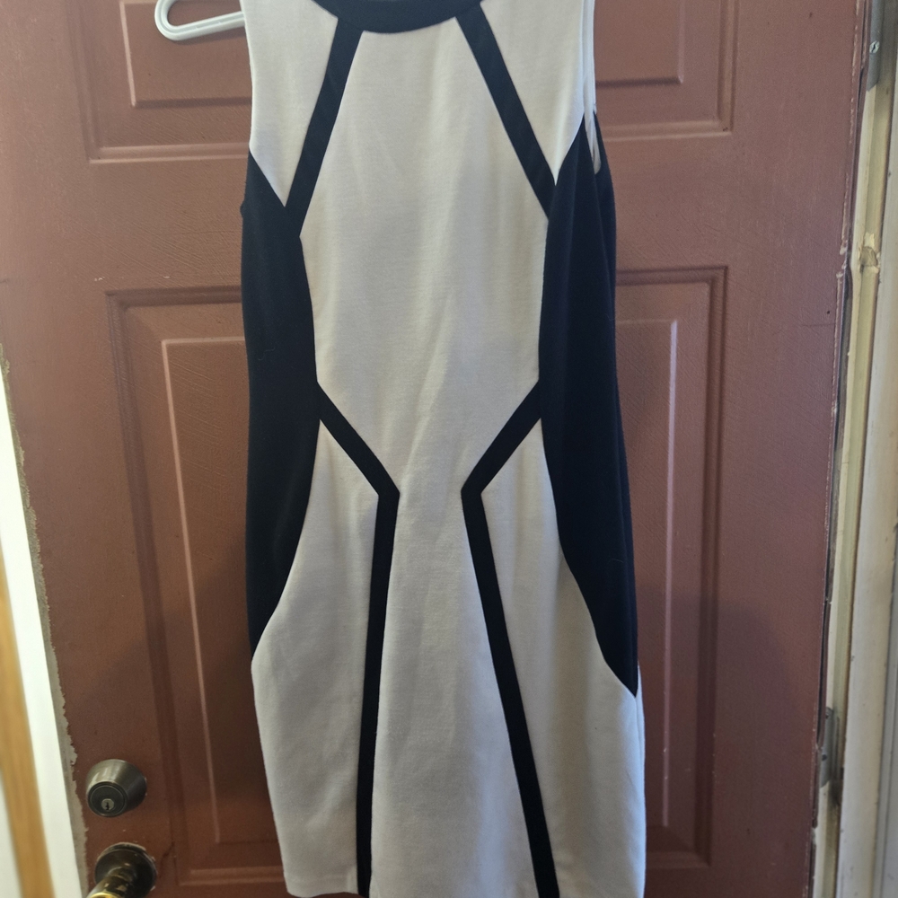 Jessica Simpson Black and White Geometric Midi Dress